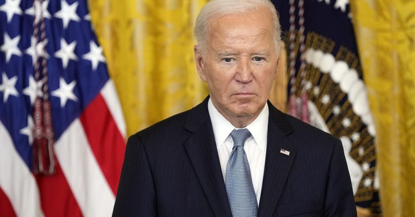 Hangi ünlüler Joe Biden’ın başkanlık yarışından çekilmesini istiyor?