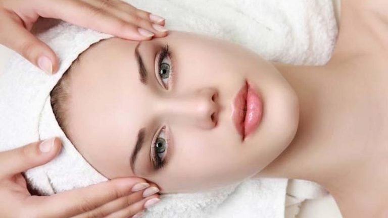 CİLTTEN YAŞLANMA BELİRTİLERİNİ NASIL SİLİRİZ?