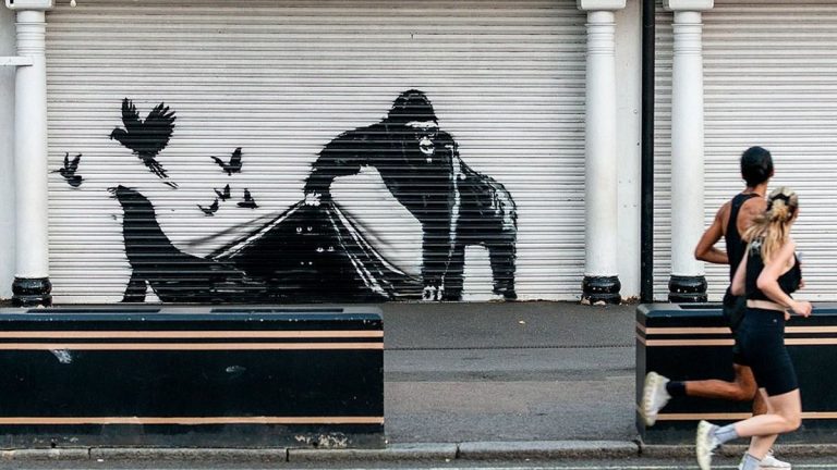 Gizemli sokak sanatçısı Banksy hayvan temalı serisini tamamlıyor