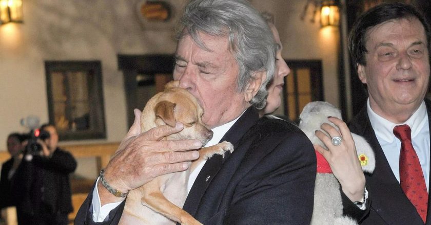 Alain Delon’un ailesi, aktörün köpeğini öldürme isteğini yerine getirmeyecek