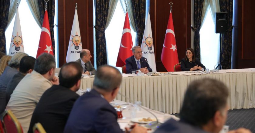 AK Parti’nin “Yeni Anayasa Çalıştayı” başladı