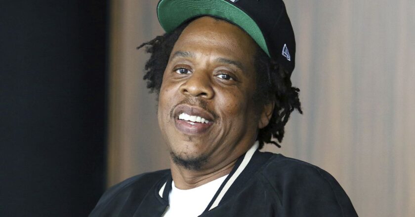 Jay-Z, “şantaj girişimi” olarak tanımladığı tecavüz iddialarının sahibini kimliğini açıklamaya çağırdı