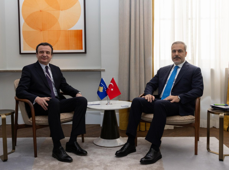 Dışişleri Bakanı Hakan Fidan Kosova Albin Kurtti'nin başbakanıyla tanıştı.