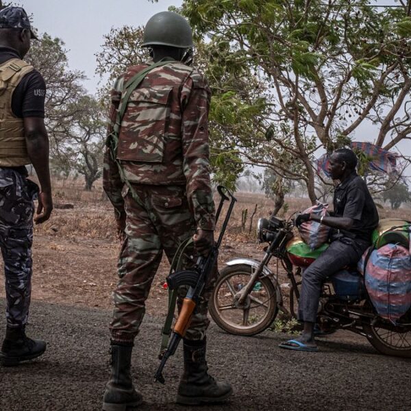 Benin hükümeti, militanların ülkenin kuzeyindeki en az 54 askeri öldürdüğünü duyurdu