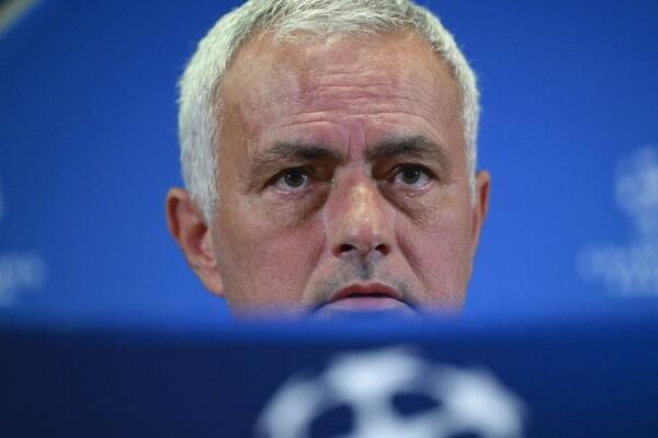 Jose Mourinho’dan maç sonunda sürpriz açıklama! “Benfica bizden daha güçlüydü”