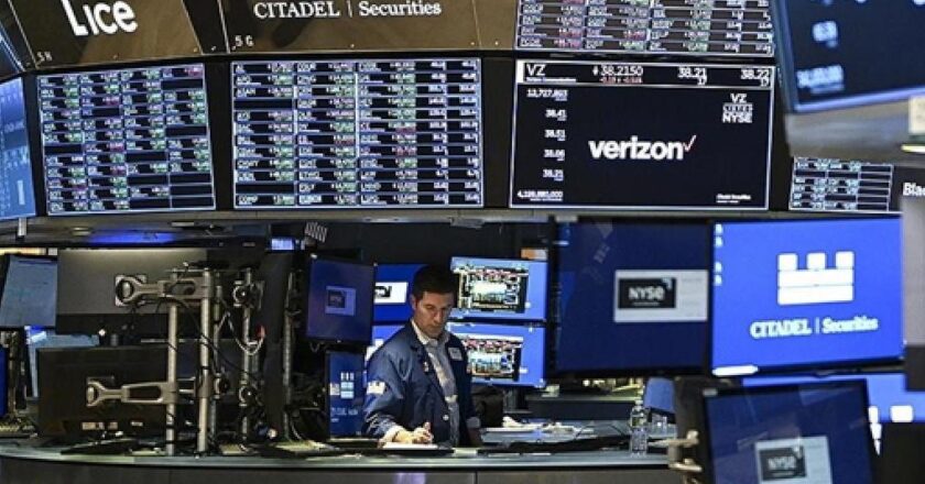 New York borsası karışık seyirle açıldı