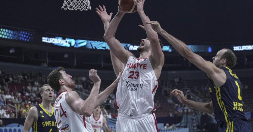 12 Dev Adam, EuroBasket 2025’te çeyrek finale yükseldi! İsveç’i devirdik…